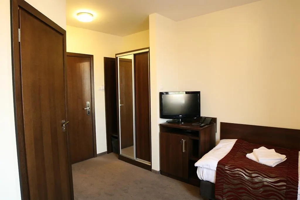 Hotel Kosmonauty Wroclaw-Airport 3*, Breslavia